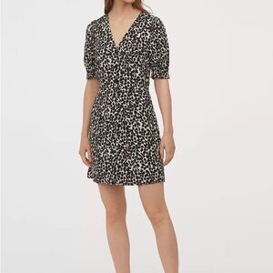 H&M Black and White Puff Sleeve V-Neck Mini Dress